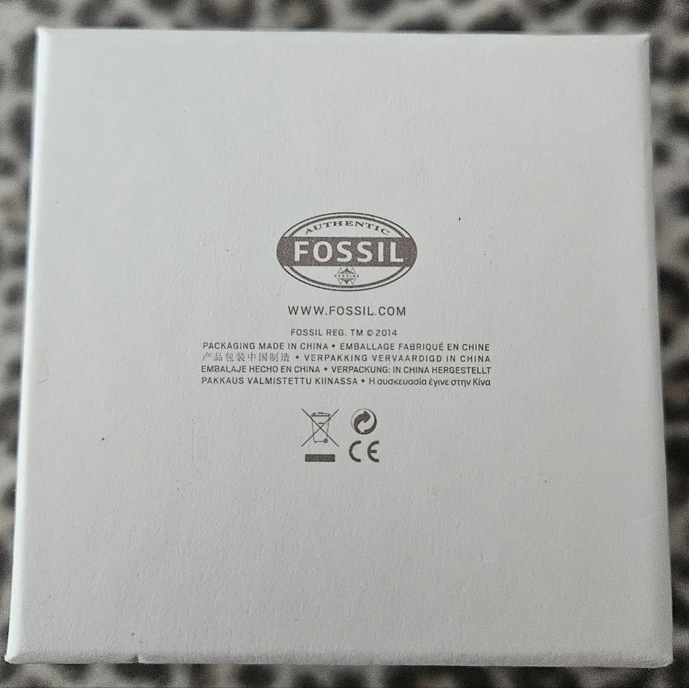 Fossil Solid White Cardboard Paper Packaging Watch Storage Box with Watch Pillow